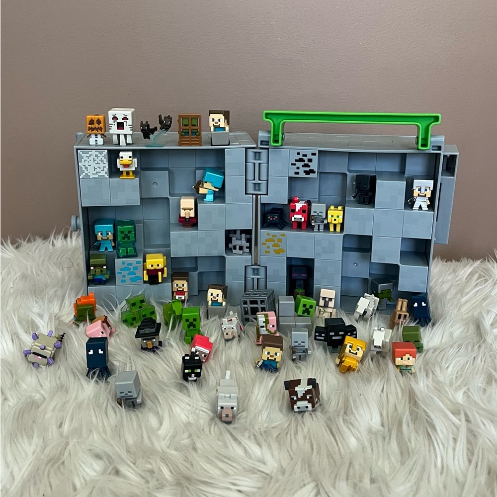 Minecraft Mini Figure Collector Display Carrying Case with 51 Mini Figures